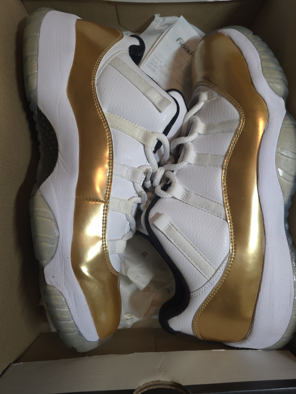 Air Jordan 11 Retro Low "Closing Ceremony" (Style Code: 528895-103)
